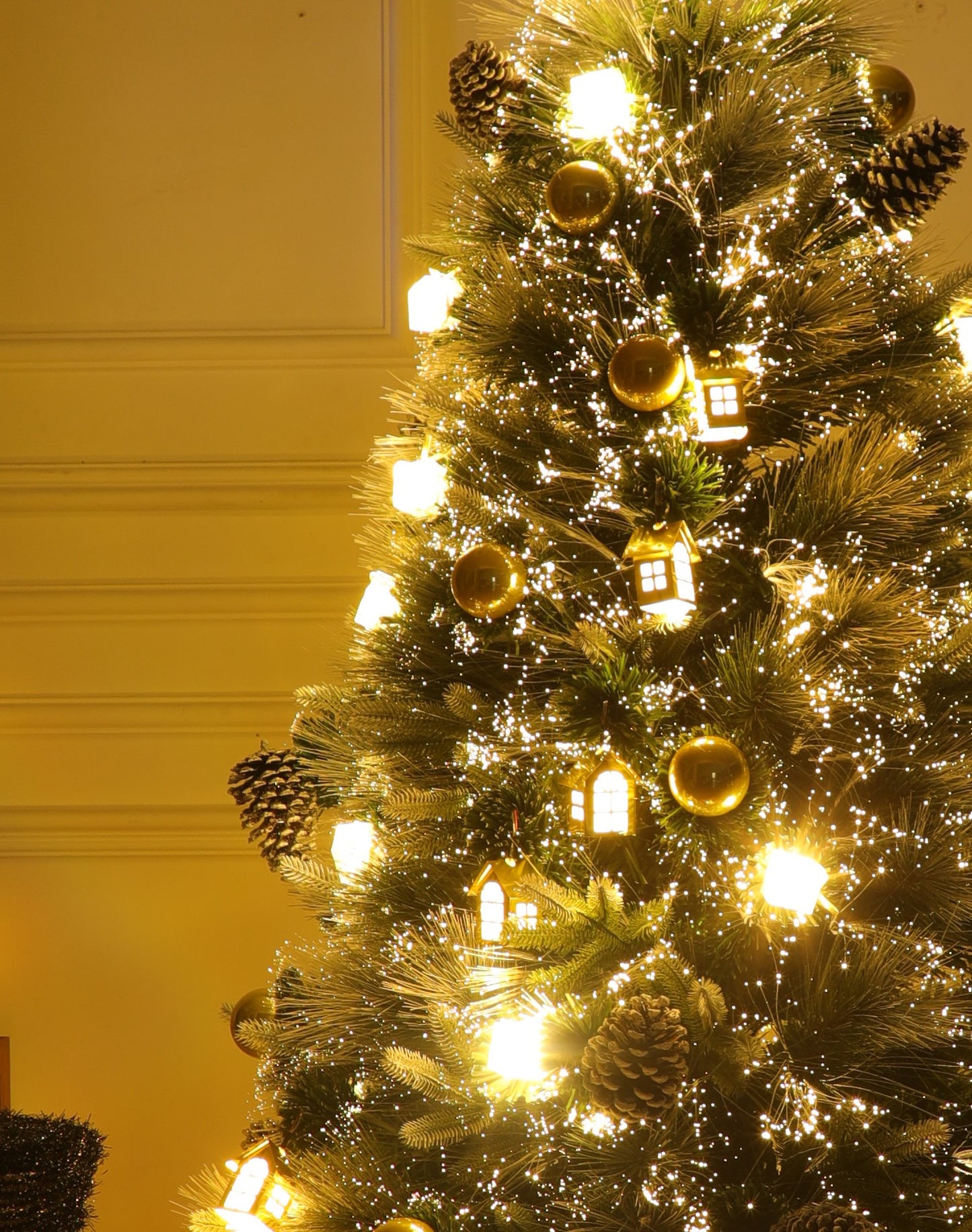 Árbol de Navidad Aldea Encantada Estrellado con Fibra Óptica – Colección Exclusiva de Lujo · Edición Limitada