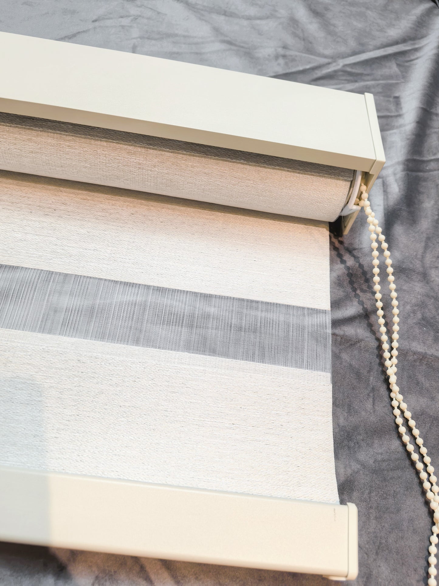 Cortina Roller Duo 100% Blackout  Riel de aluminio resistente, tela de chenilla impermeable.