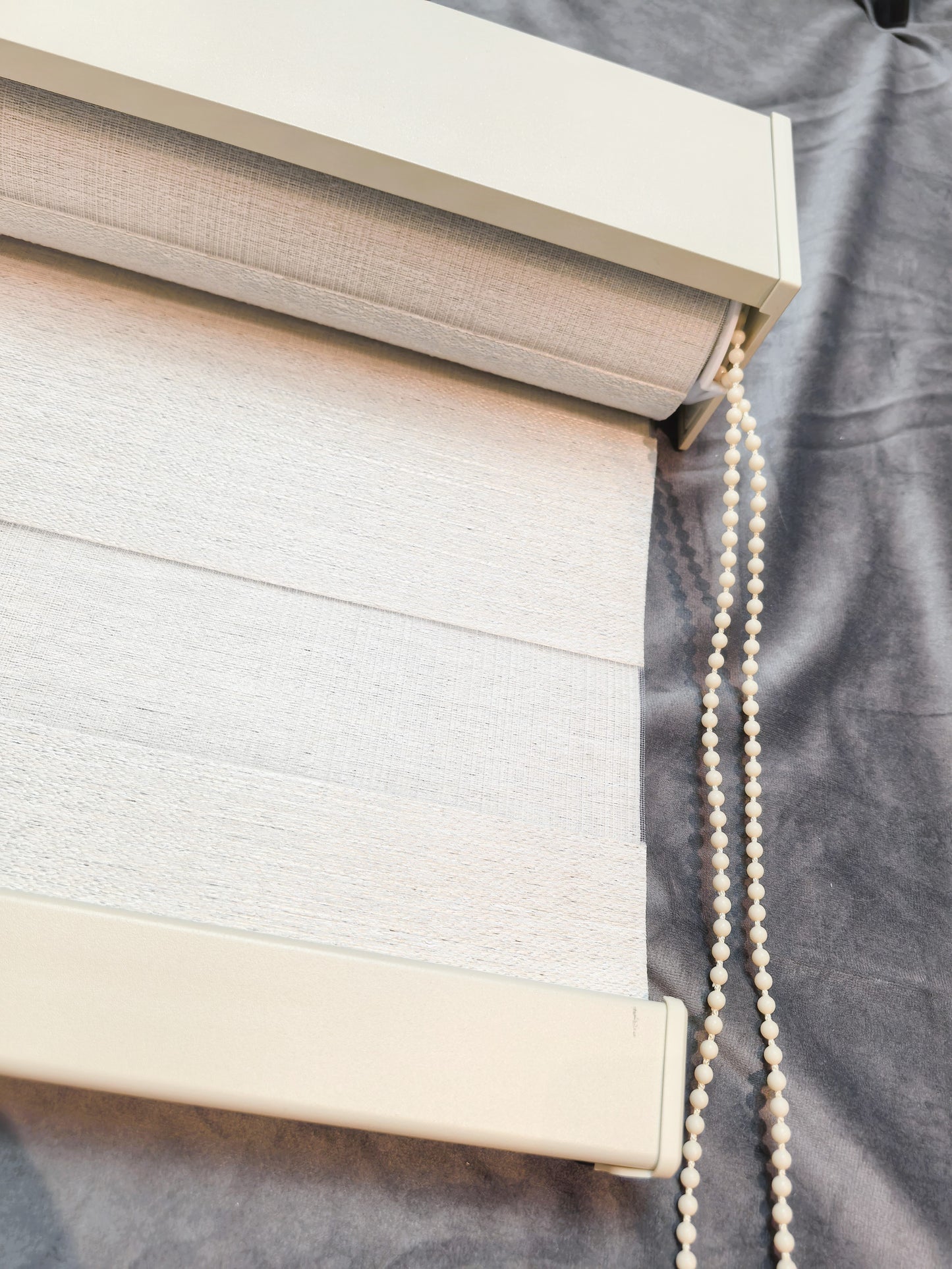 Cortina Roller Duo 100% Blackout  Riel de aluminio resistente, tela de chenilla impermeable.