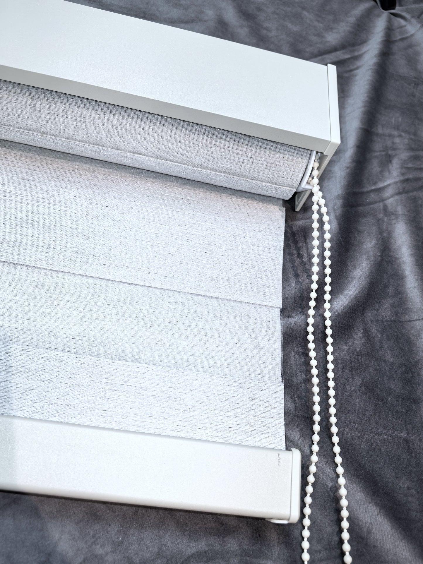 Cortina Roller Duo 100% Blackout  Riel de aluminio resistente, tela de chenilla impermeable.