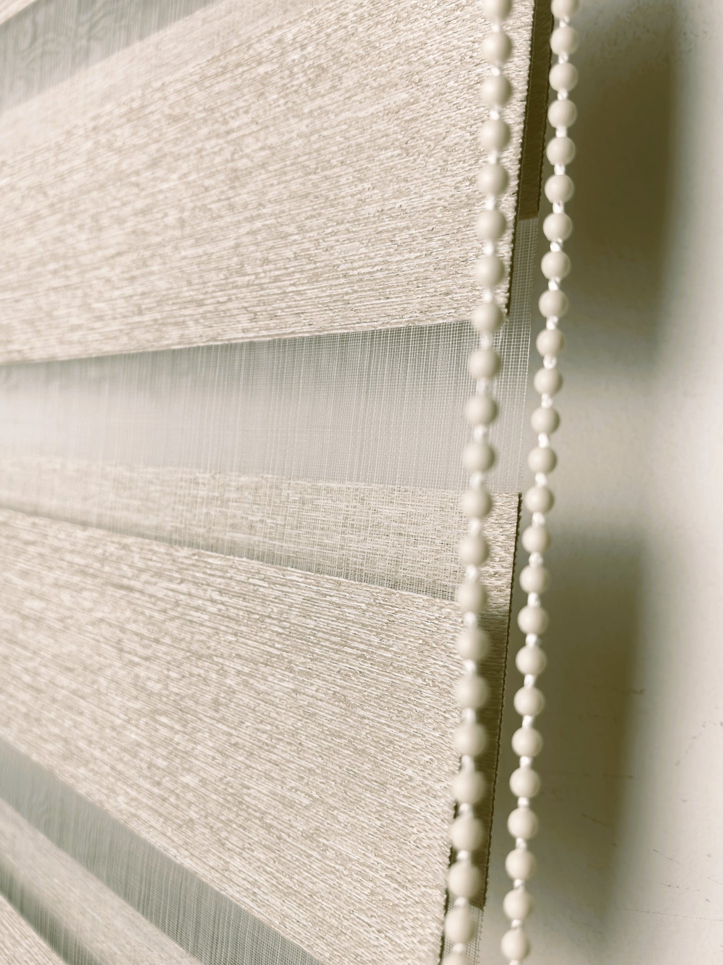 Cortina Roller Duo 100% Blackout  Riel de aluminio resistente, tela de chenilla impermeable.