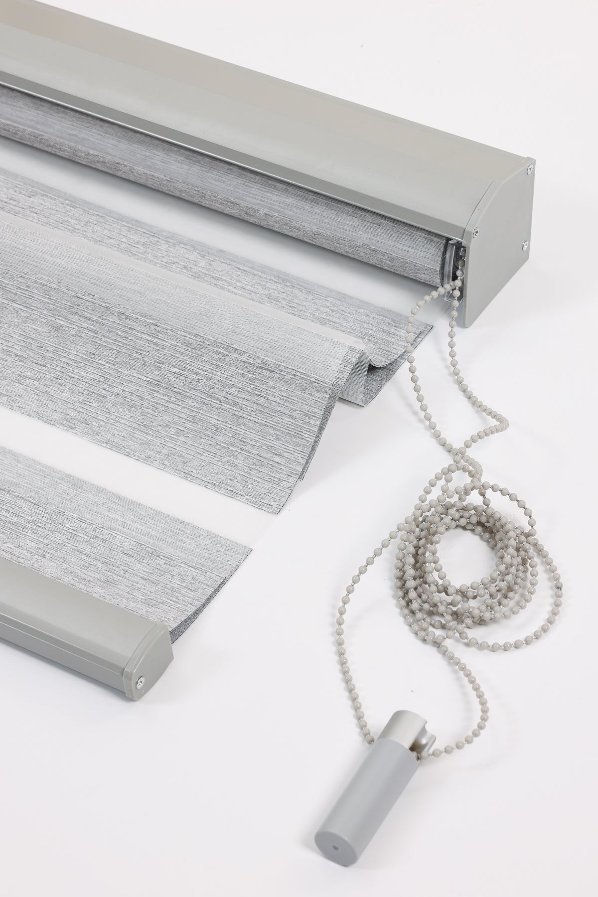 Cortina Roller Duo 100% Blackout  Riel de aluminio resistente, tela de chenilla impermeable.